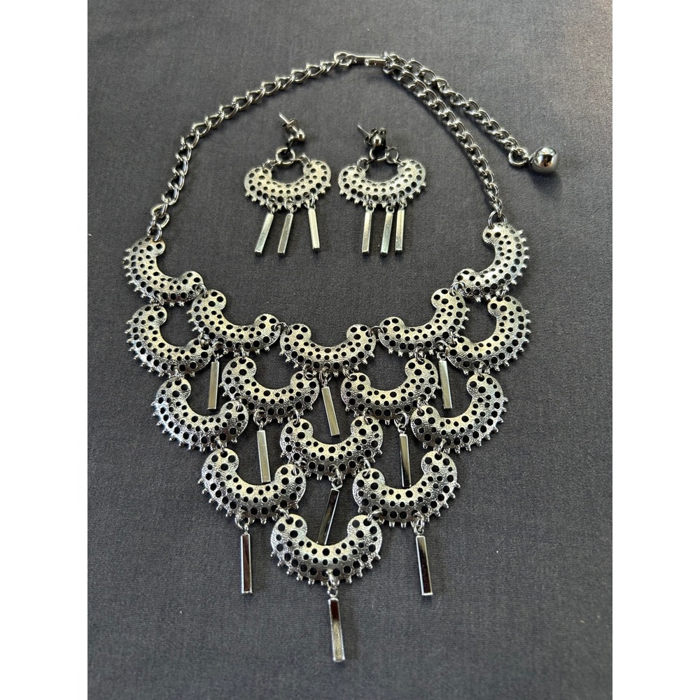 Sarah Coventry Silver Tone Bib Necklace and Earring Set Vintage Boho Style